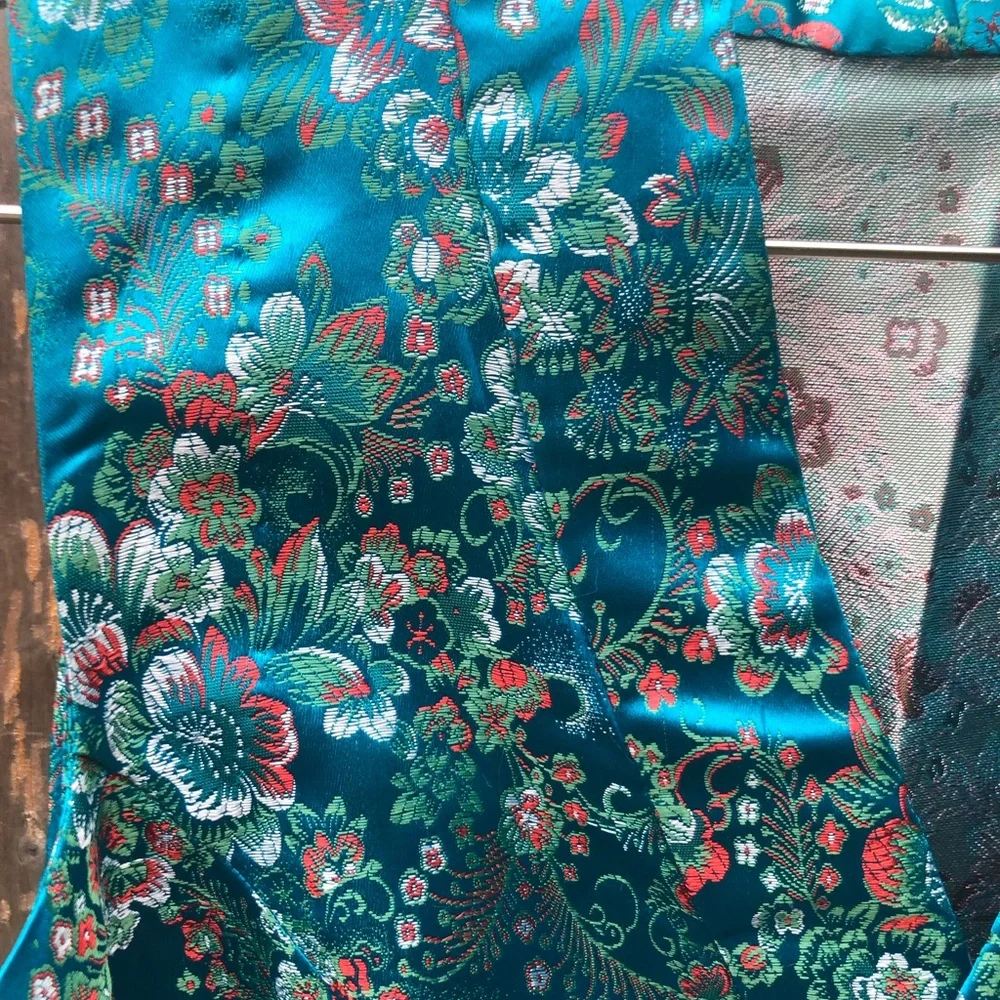 Beautiful teal satin maxi - Picture 4 of 10